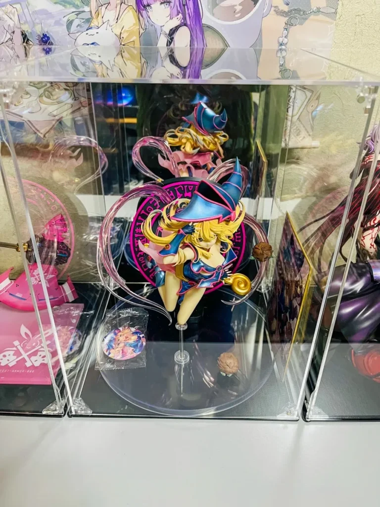 COOLTAKUアクリルケースにフィギュアを飾る