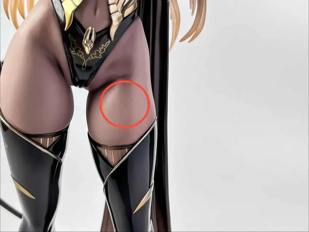 神官シブナの肌についた黒い点