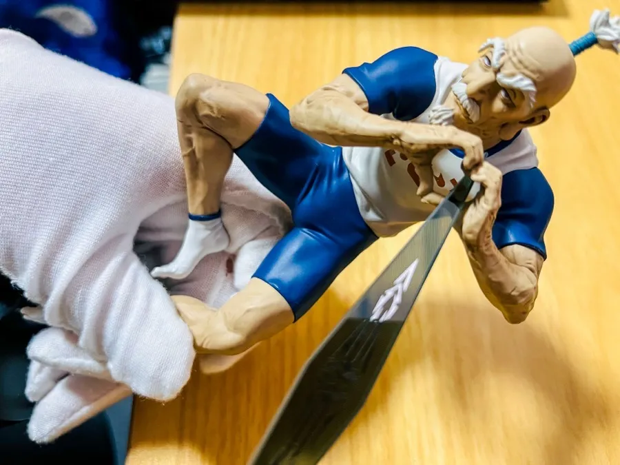 フィギュアのパーティングラインをガラスヤスリで削る