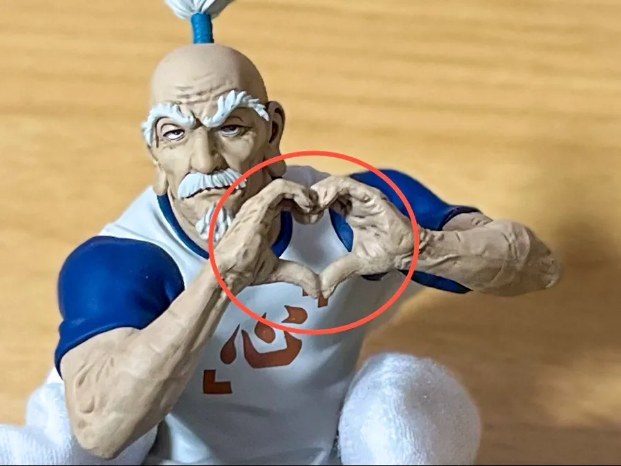 フィギュアのパーティングラインをガラスヤスリで削った後