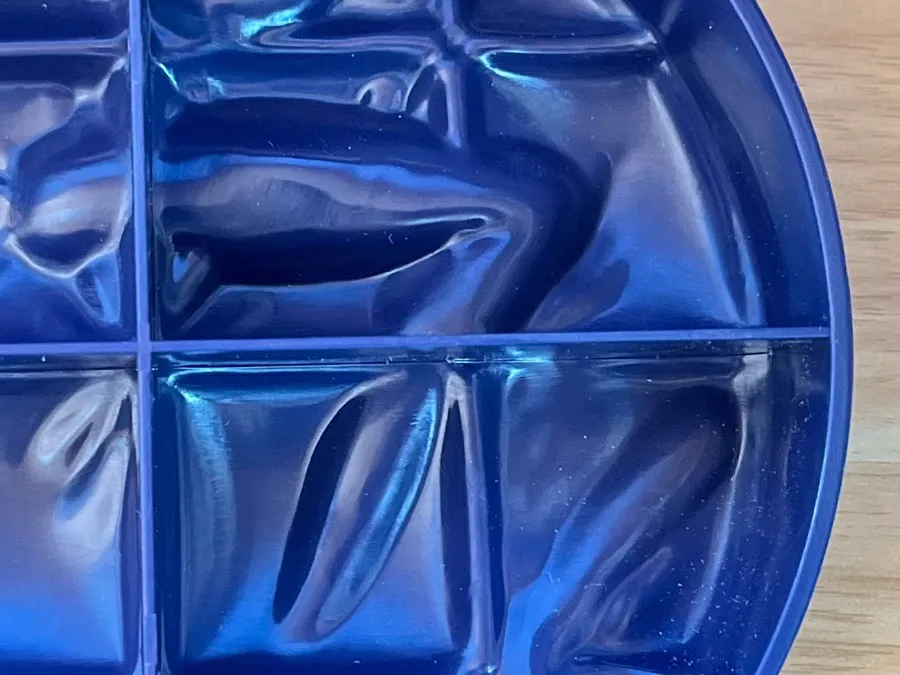 フィギュアの台座をSachiプラモ VERTヤスリOnyx Edgeで削った後