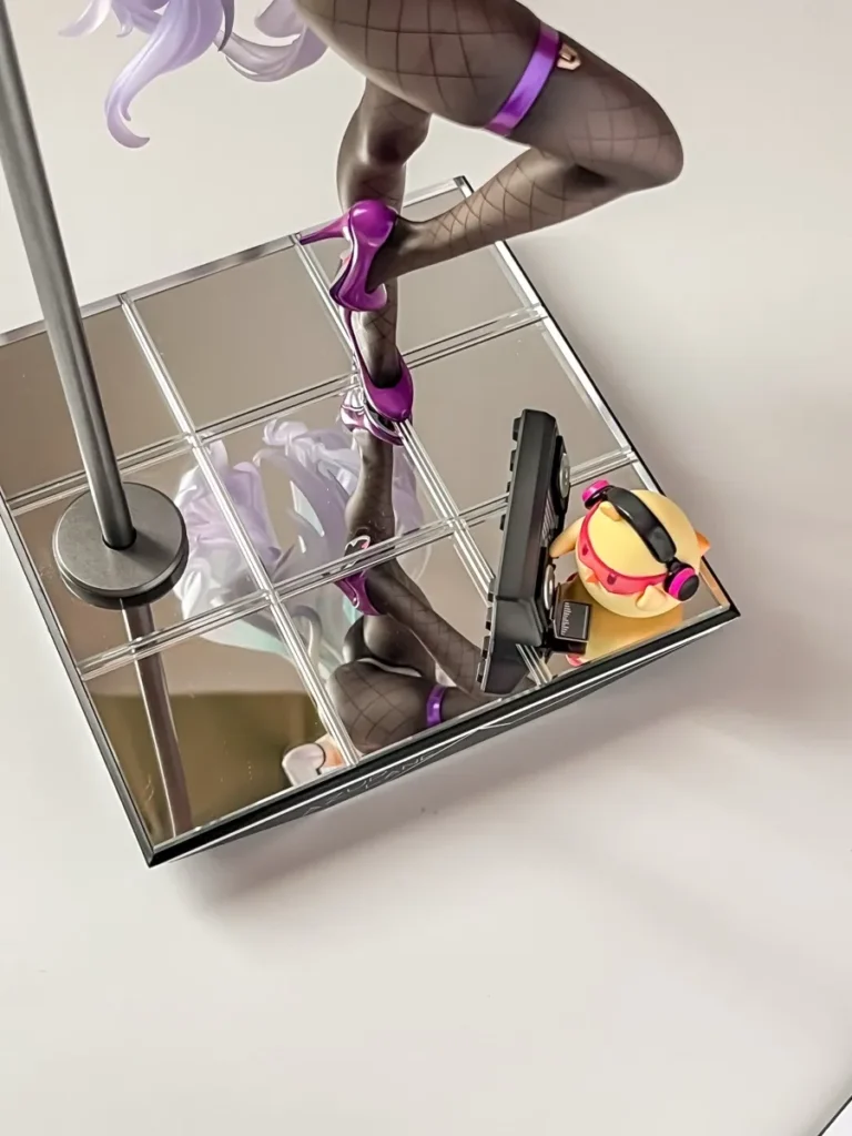 キアサージ オールナイト・チャージVer.台座の越しの下半身