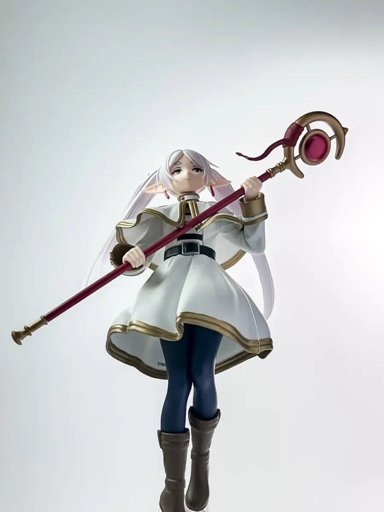 Grandistaフリーレン フィギュアを下から見上げる